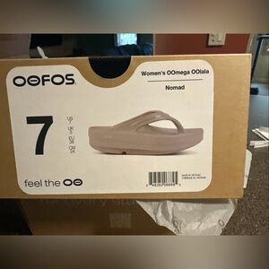 OOFOS Women's OOmega OOlala Sandals - Nomad Beige